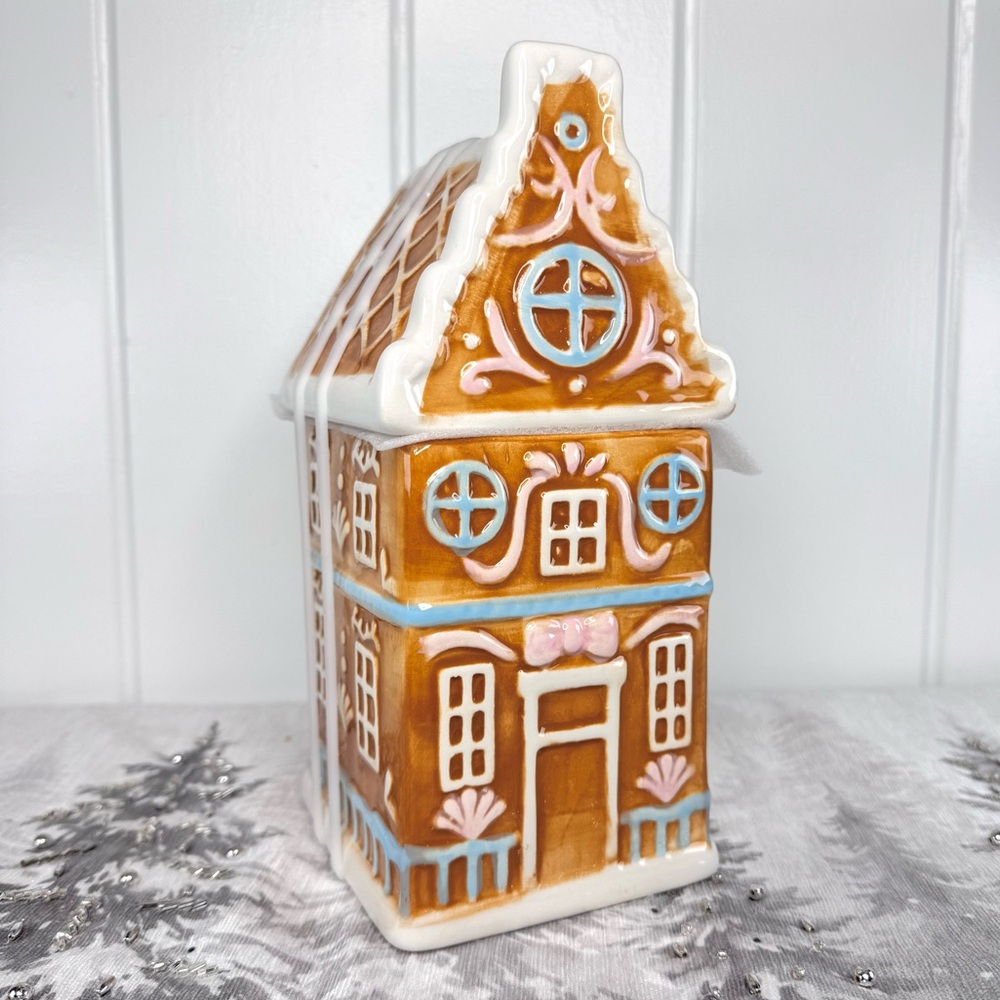 NEW Peppermint Place Gingerbread House Cookie Jar Canister